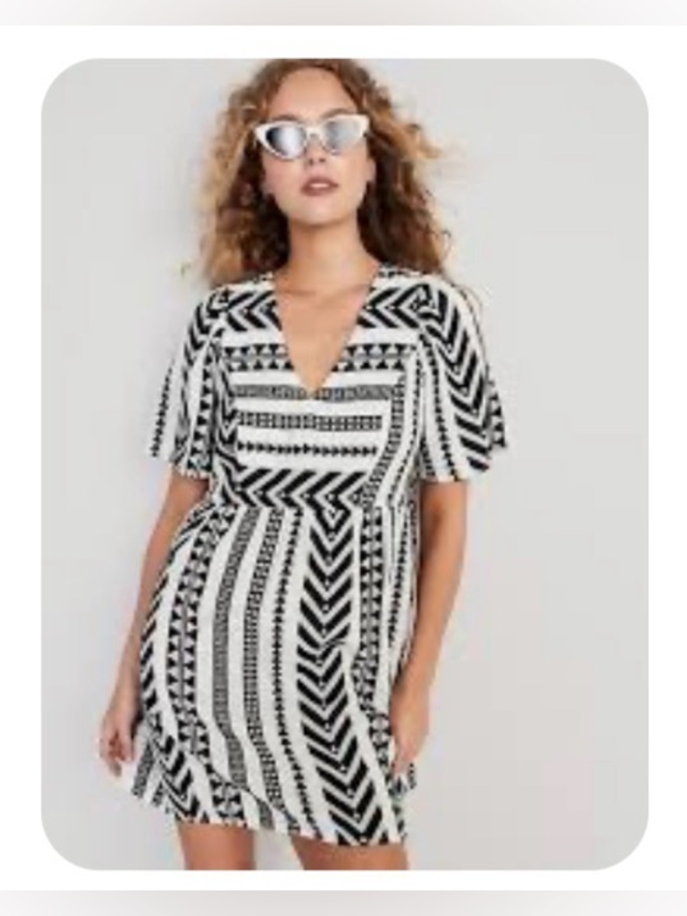 Old Navy Black & White Geometric V-Neck Mini Dress